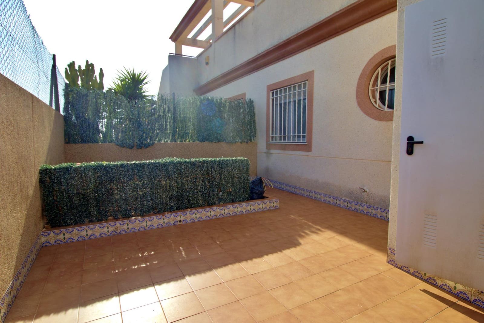 2 slaapkamer Bungalow te huur in San Fulgencio met zwembad garage - € 600 (Ref: 10147159)