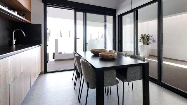 Chalet de 4 habitaciones en Guardamar del Segura en venta con piscina garaje - 704.480 € (Ref: 6680971)