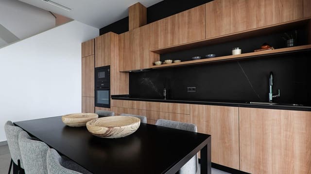 Chalet de 4 habitaciones en Guardamar del Segura en venta con piscina garaje - 704.480 € (Ref: 6680971)