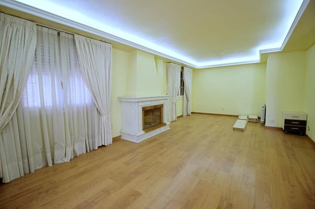 Chalet de 5 habitaciones en Elche / Elx en venta con piscina garaje - 525.000 € (Ref: 7715077)