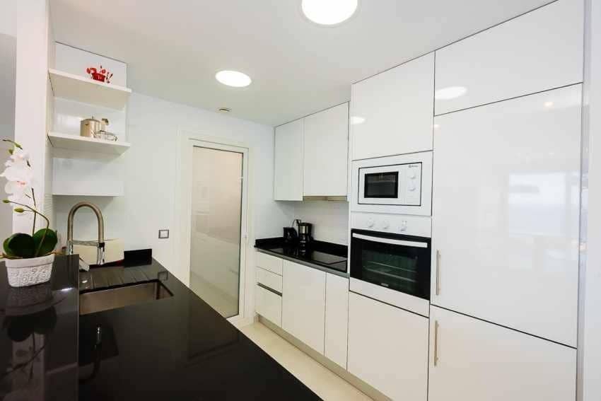 2 soveværelse Lejlighed til salg i Arenales del Sol med swimmingpool garage - € 525.000 (Ref: 7911804)