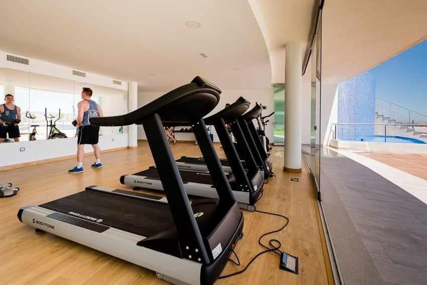 2 soveværelse Lejlighed til salg i Arenales del Sol med swimmingpool garage - € 525.000 (Ref: 7911804)