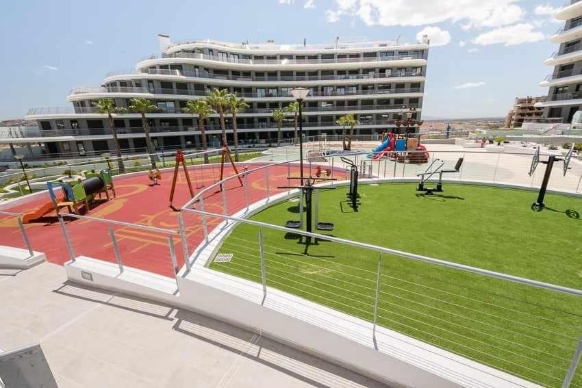 2 soveværelse Lejlighed til salg i Arenales del Sol med swimmingpool garage - € 525.000 (Ref: 7911804)