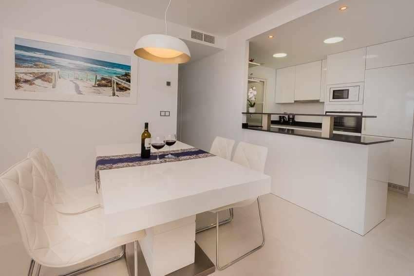 2 soveværelse Lejlighed til salg i Arenales del Sol med swimmingpool garage - € 525.000 (Ref: 7911804)