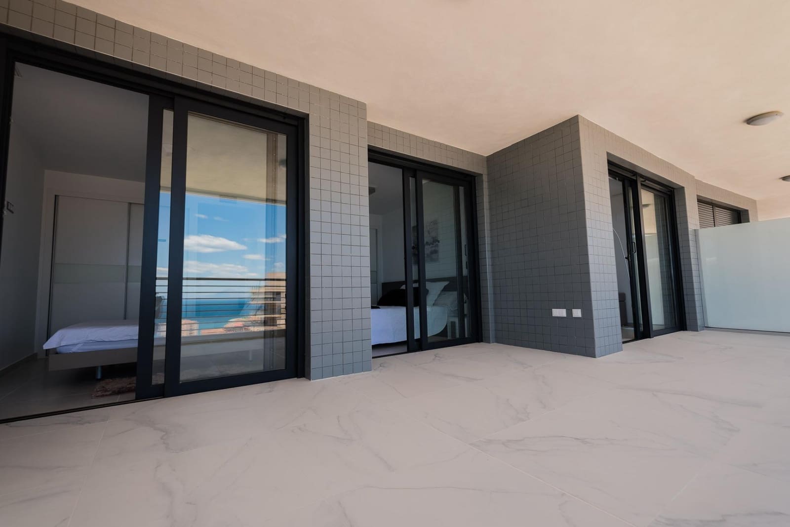 2 soveværelse Lejlighed til salg i Arenales del Sol med swimmingpool garage - € 525.000 (Ref: 7911804)