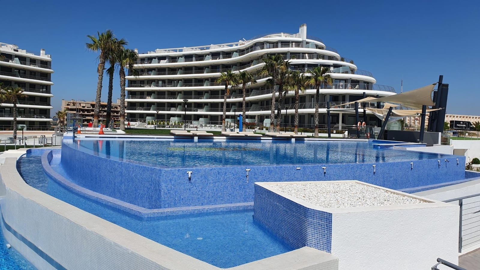 2 soveværelse Lejlighed til salg i Arenales del Sol med swimmingpool garage - € 525.000 (Ref: 7911804)