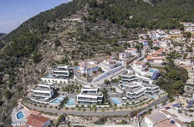 Chalet de 4 habitaciones en Oltamar - Cucarres, Calpe / Calp en venta con piscina garaje - 1.850.000 € (Ref: 7976259)
