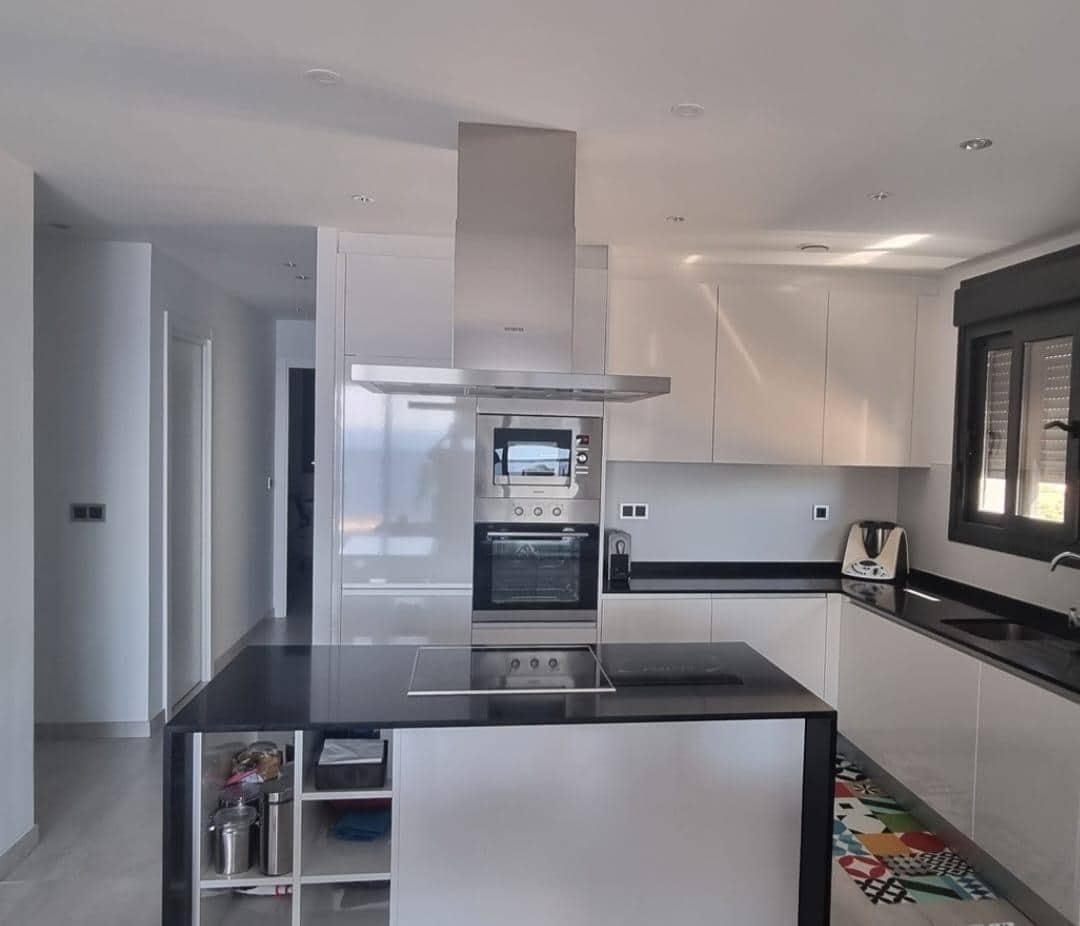 3 makuuhuone Asunto myytävänä paikassa Benidorm mukana uima-altaan 
autotalli - 715 000 € (Ref: 8019133)