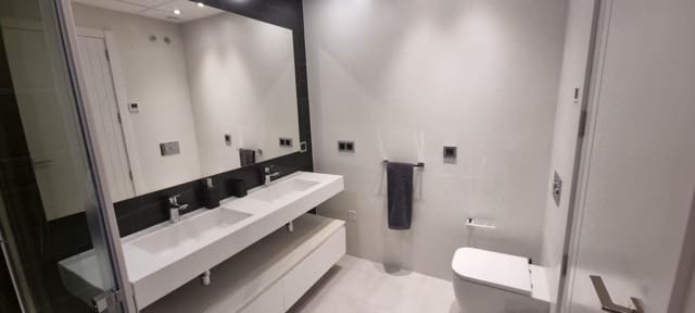 3 makuuhuone Asunto myytävänä paikassa Poniente, Benidorm mukana uima-altaan 
autotalli - 715 000 € (Ref: 8019133)