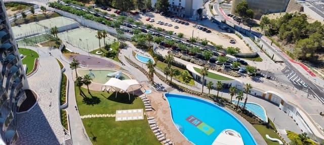 3 makuuhuone Asunto myytävänä paikassa Poniente, Benidorm mukana uima-altaan 
autotalli - 715 000 € (Ref: 8019133)