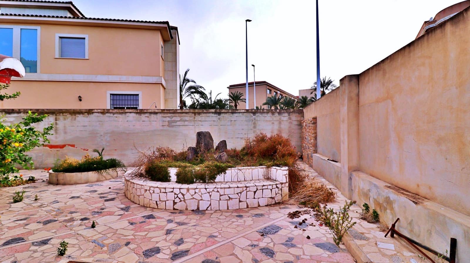 8 bedroom Villa for sale in Elche / Elx with garage - € 630,000 (Ref: 8217039)