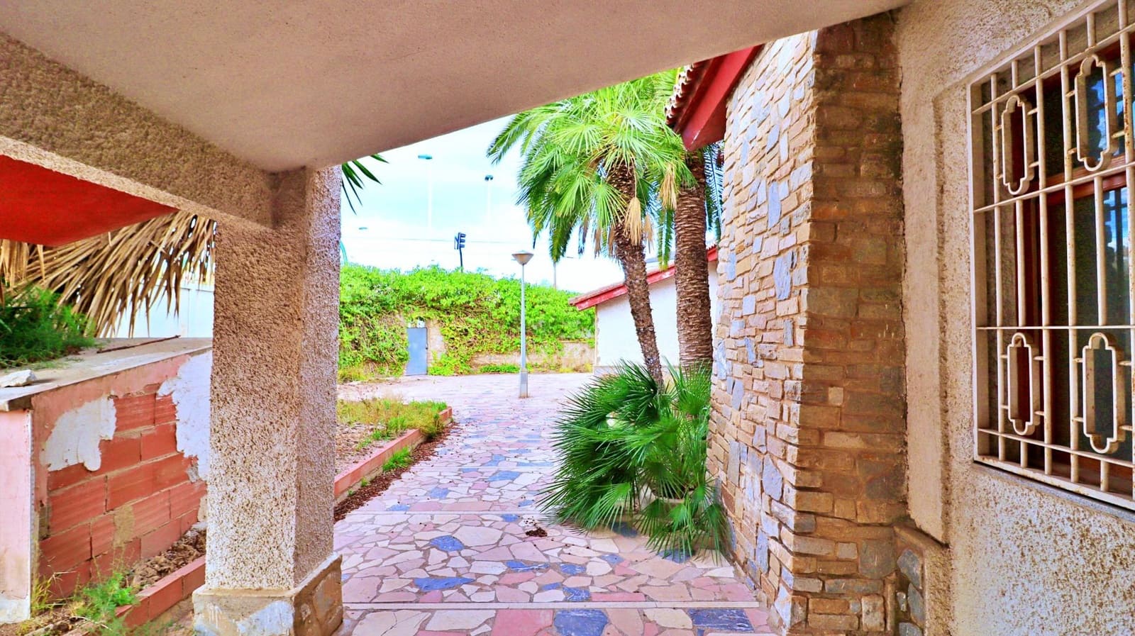 8 bedroom Villa for sale in Elche / Elx with garage - € 630,000 (Ref: 8217039)