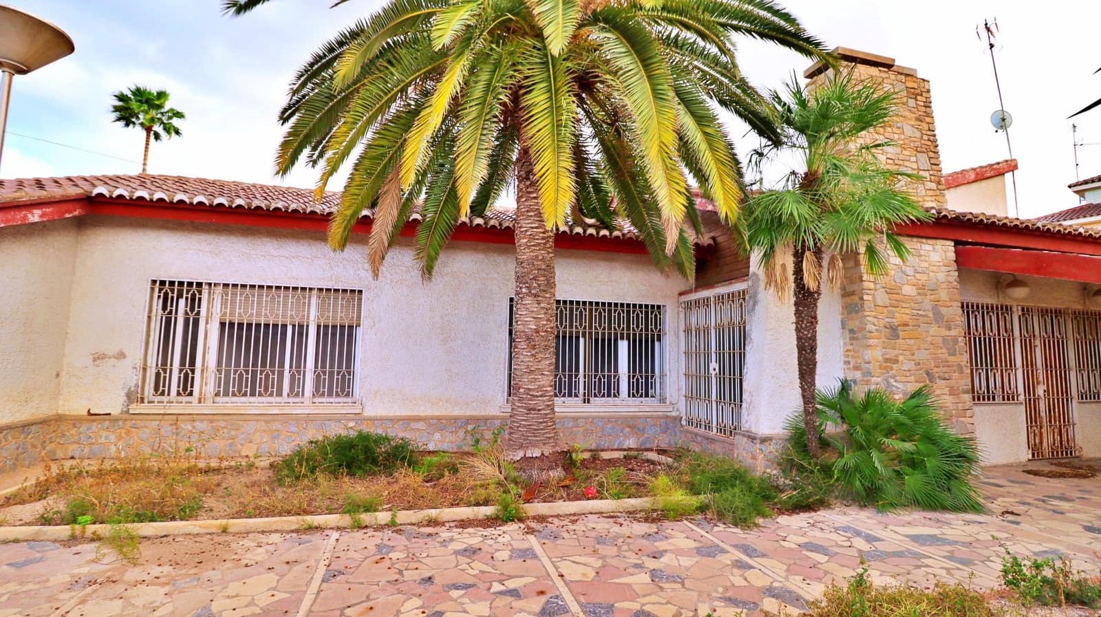 8 bedroom Villa for sale in Elche / Elx with garage - € 630,000 (Ref: 8217039)