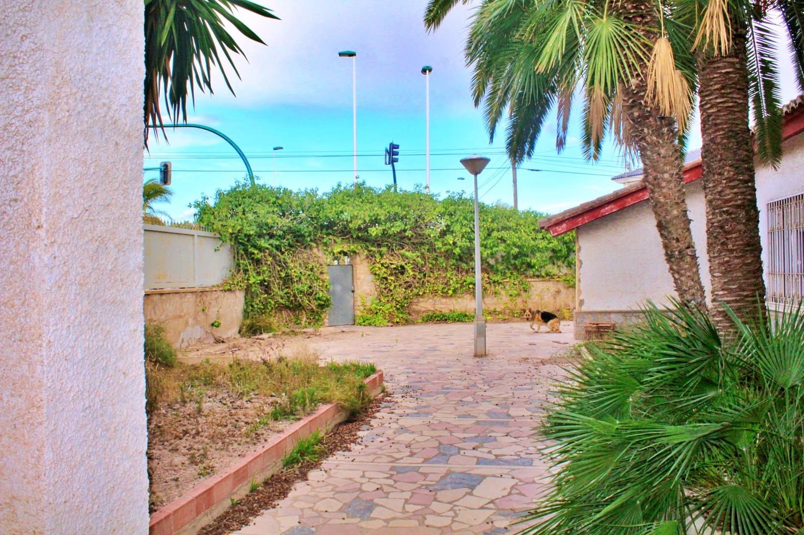 8 bedroom Villa for sale in Elche / Elx with garage - € 630,000 (Ref: 8217039)