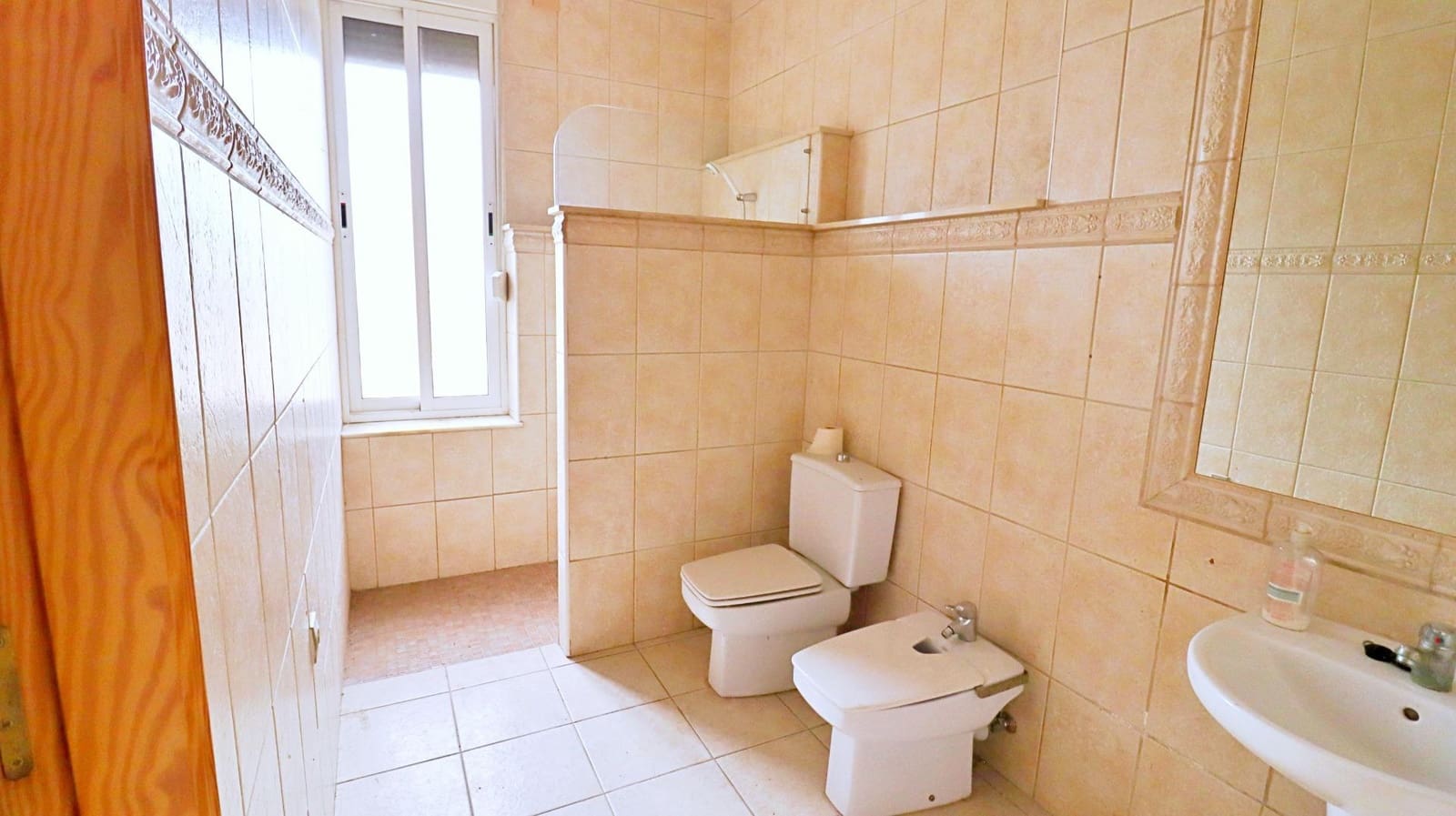 8 bedroom Villa for sale in Elche / Elx with garage - € 630,000 (Ref: 8217039)