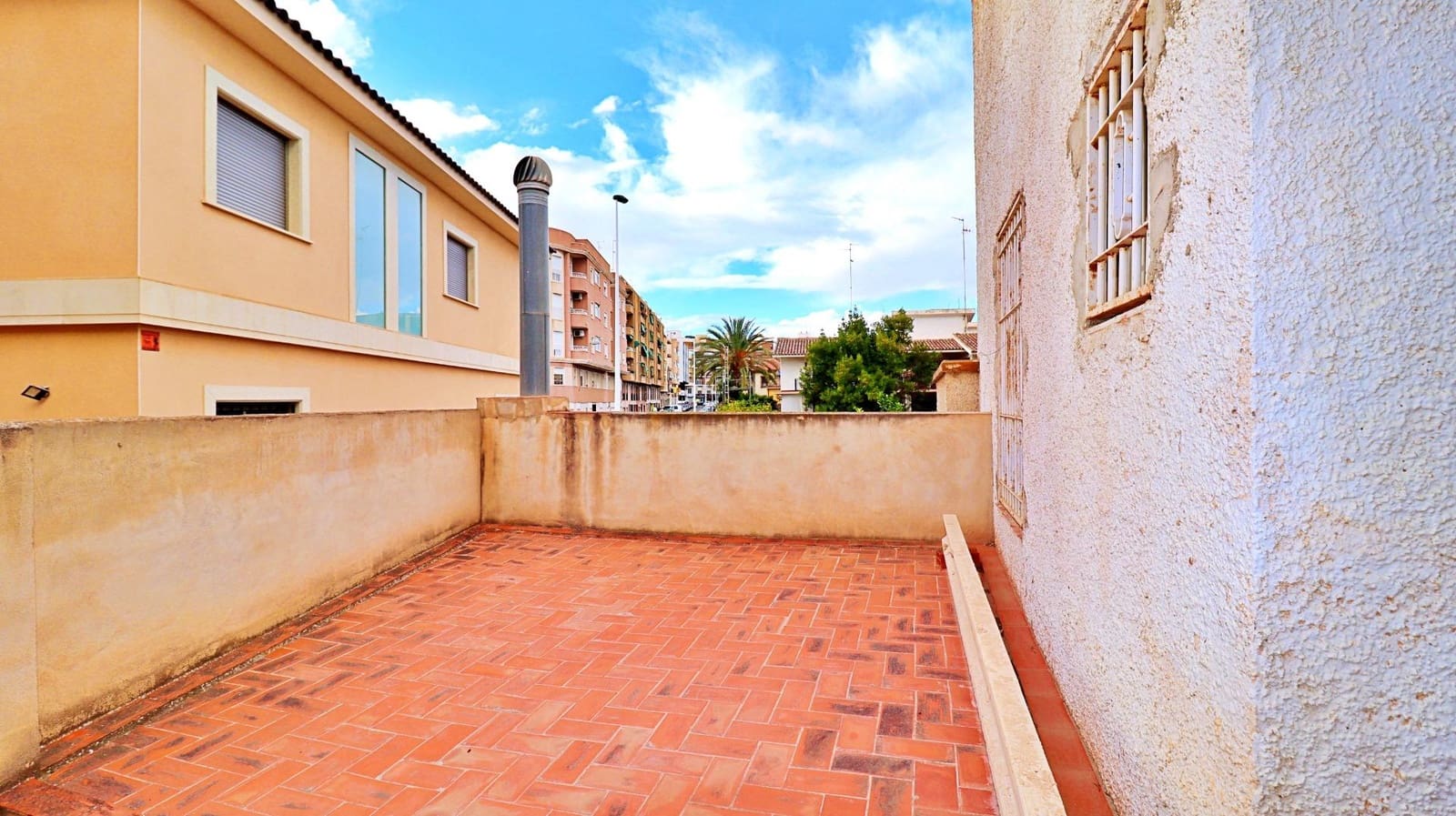 8 bedroom Villa for sale in Elche / Elx with garage - € 630,000 (Ref: 8217039)