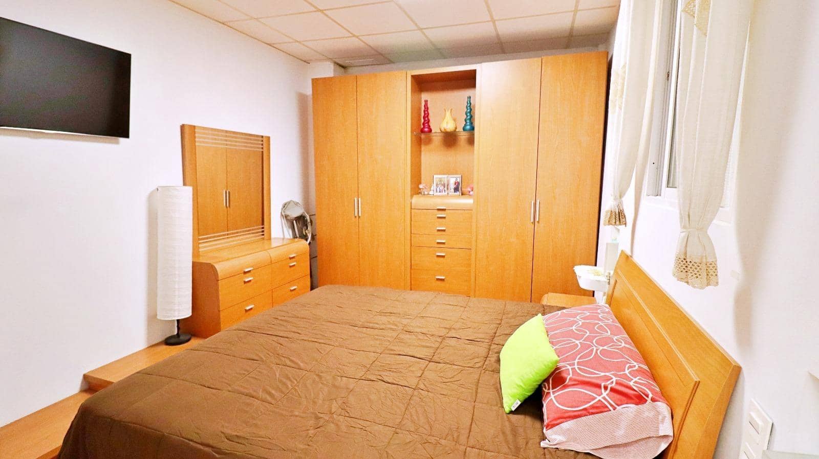8 makuuhuone Rivitalo myytävänä paikassa Elche / Elx - 380 000 € (Ref: 8244051)