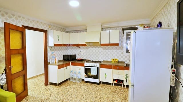 4 slaapkamer Flat te koop in Elche / Elx met garage - € 175.000 (Ref: 8538751)