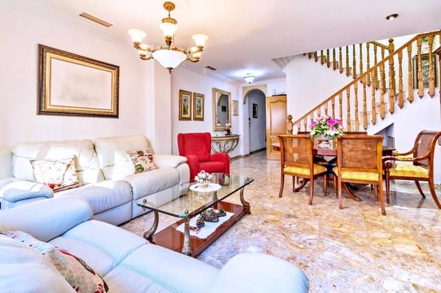 4 bedroom Townhouse for sale in Elche / Elx with garage - € 365,000 (Ref: 8576412)