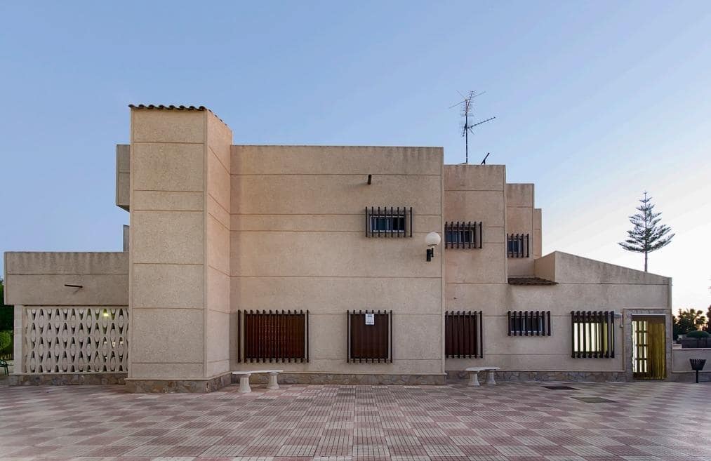 6 soveværelse Villa til salg i Perleta med swimmingpool garage - € 560.000 (Ref: 8595357)