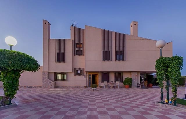 6 soveværelse Villa til salg i Perleta, Elche / Elx med swimmingpool garage - € 560.000 (Ref: 8595357)