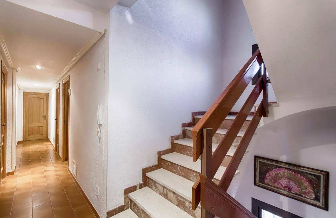 6 soveværelse Villa til salg i Perleta med swimmingpool garage - € 560.000 (Ref: 8595357)