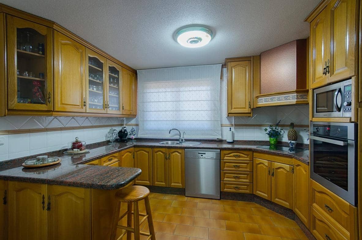 6 soveværelse Villa til salg i Perleta med swimmingpool garage - € 560.000 (Ref: 8595357)