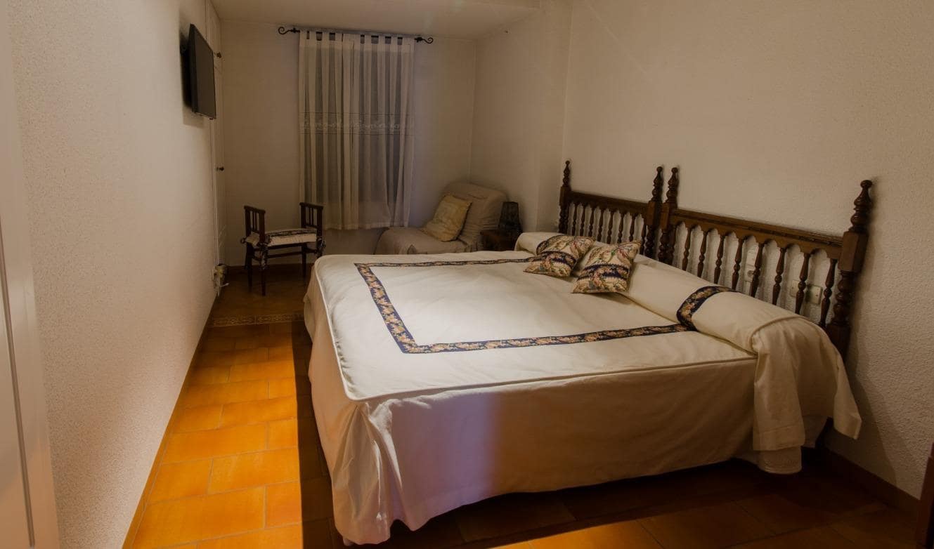 6 soveværelse Villa til salg i Perleta med swimmingpool garage - € 560.000 (Ref: 8595357)