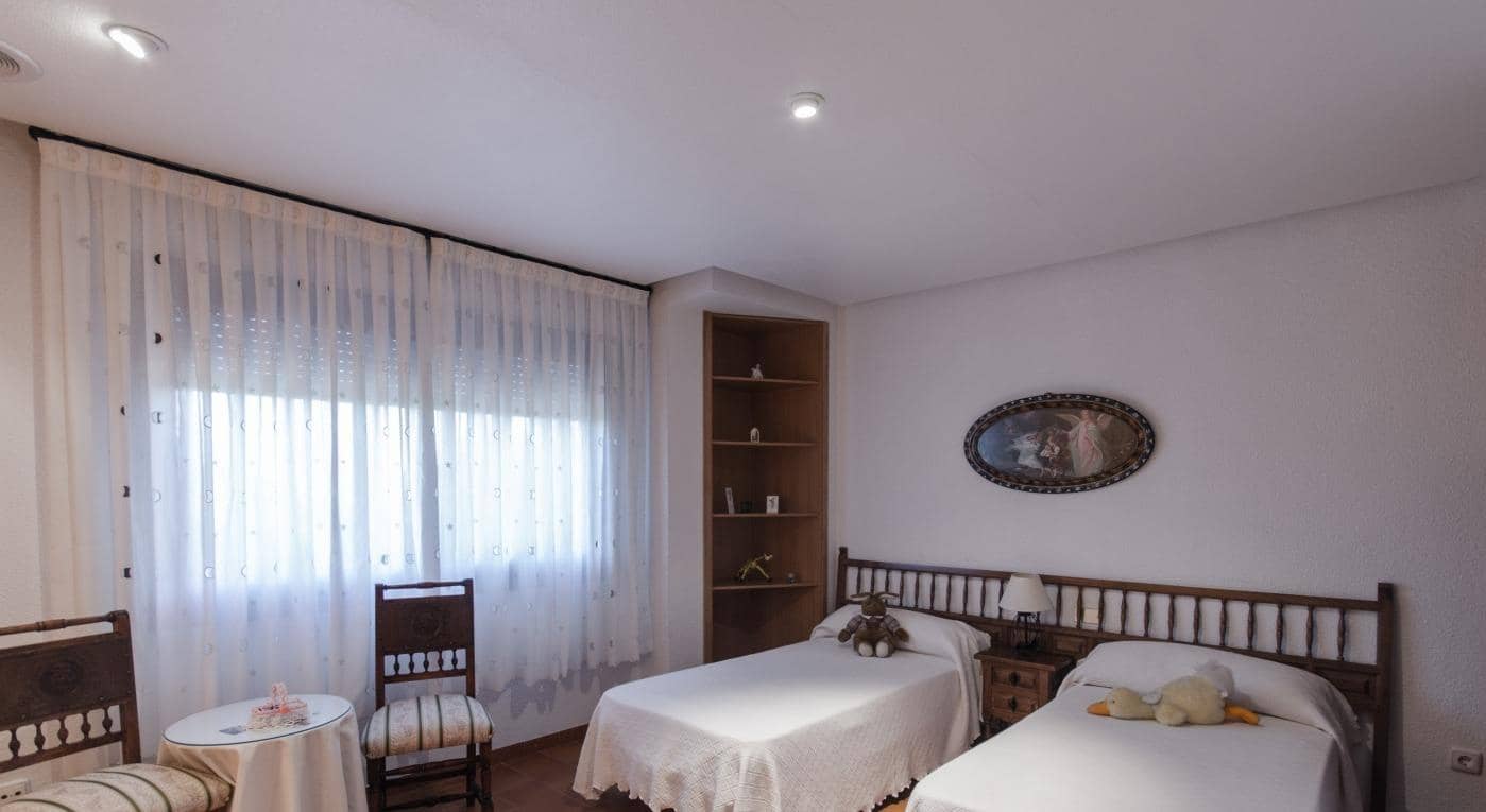 6 soveværelse Villa til salg i Perleta med swimmingpool garage - € 560.000 (Ref: 8595357)