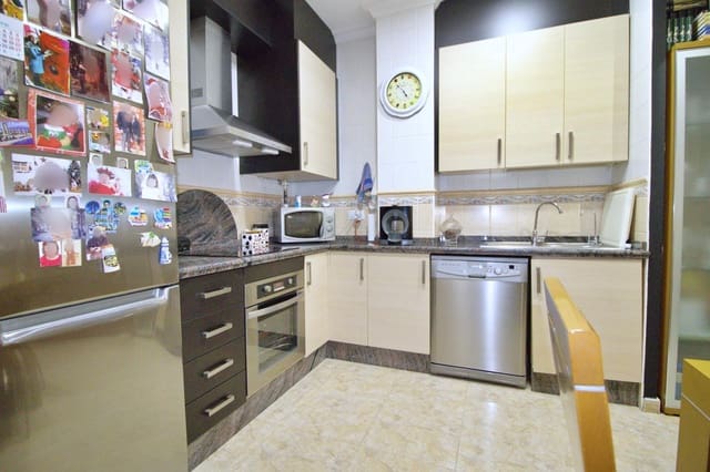 3 makuuhuone Huoneisto myytävänä paikassa Elche / Elx mukana 
autotalli - 165 000 € (Ref: 8595359)