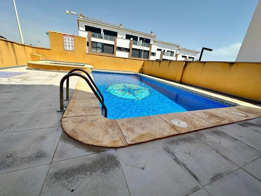 3 soveværelse Rækkehus til salg i Guardamar del Segura med swimmingpool garage - € 247.000 (Ref: 8599778)