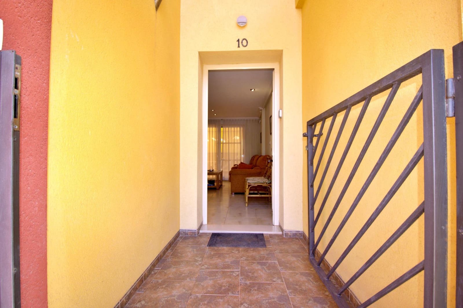 3 soveværelse Rækkehus til salg i Guardamar del Segura med swimmingpool garage - € 247.000 (Ref: 8599778)