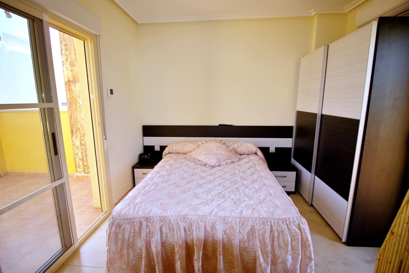 3 soveværelse Rækkehus til salg i Guardamar del Segura med swimmingpool garage - € 247.000 (Ref: 8599778)