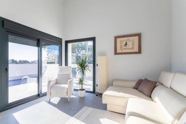 Chalet de 2 habitaciones en Daya Nueva en venta - 331.000 € (Ref: 8610838)