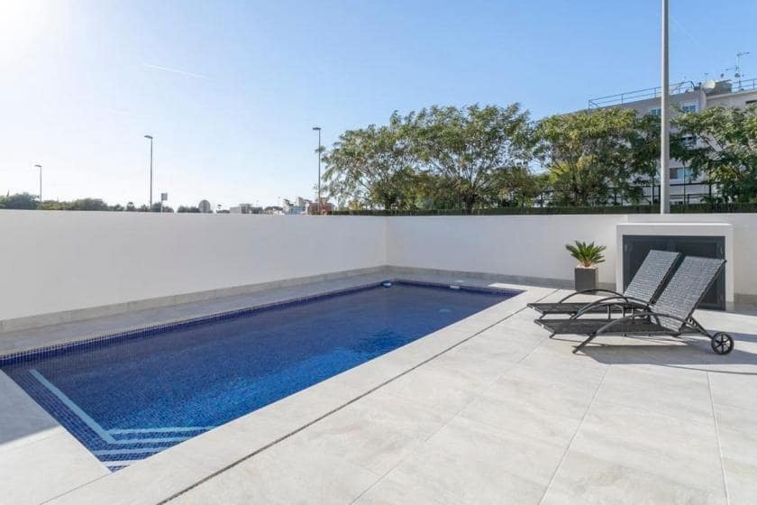 Chalet de 2 habitaciones en Daya Nueva en venta - 331.000 € (Ref: 8610838)