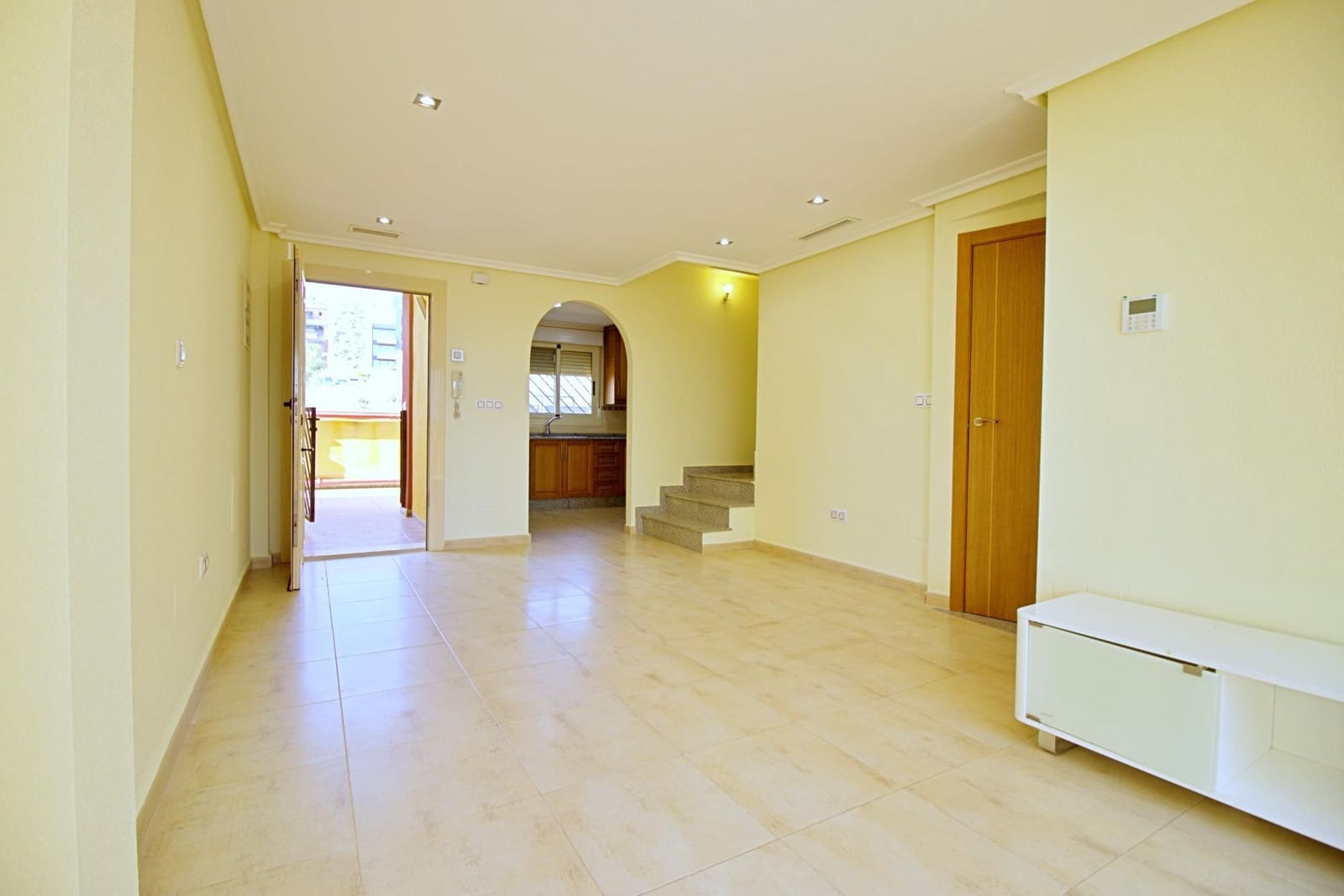 3 soveværelse Rækkehus til salg i Guardamar del Segura med swimmingpool garage - € 278.000 (Ref: 8623551)