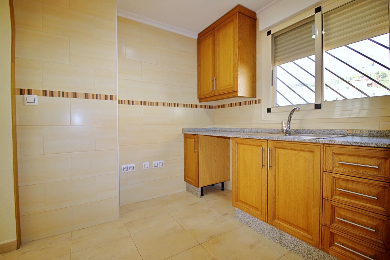 3 soveværelse Rækkehus til salg i Guardamar del Segura med swimmingpool garage - € 278.000 (Ref: 8623551)