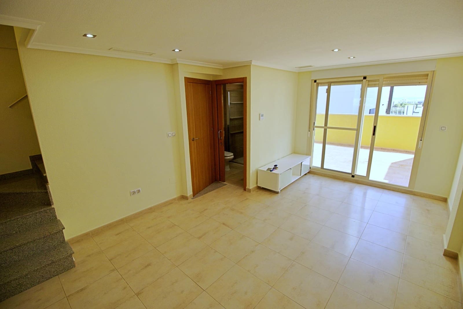 3 soveværelse Rækkehus til salg i Guardamar del Segura med swimmingpool garage - € 278.000 (Ref: 8623551)