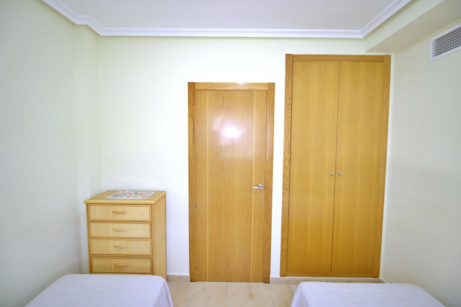 3 soveværelse Rækkehus til salg i Guardamar del Segura med swimmingpool garage - € 278.000 (Ref: 8623551)