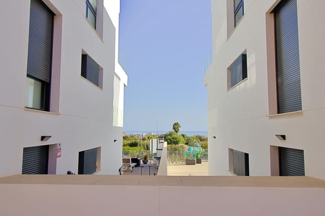 3 soveværelse Rækkehus til salg i Guardamar del Segura med swimmingpool garage - € 278.000 (Ref: 8623551)