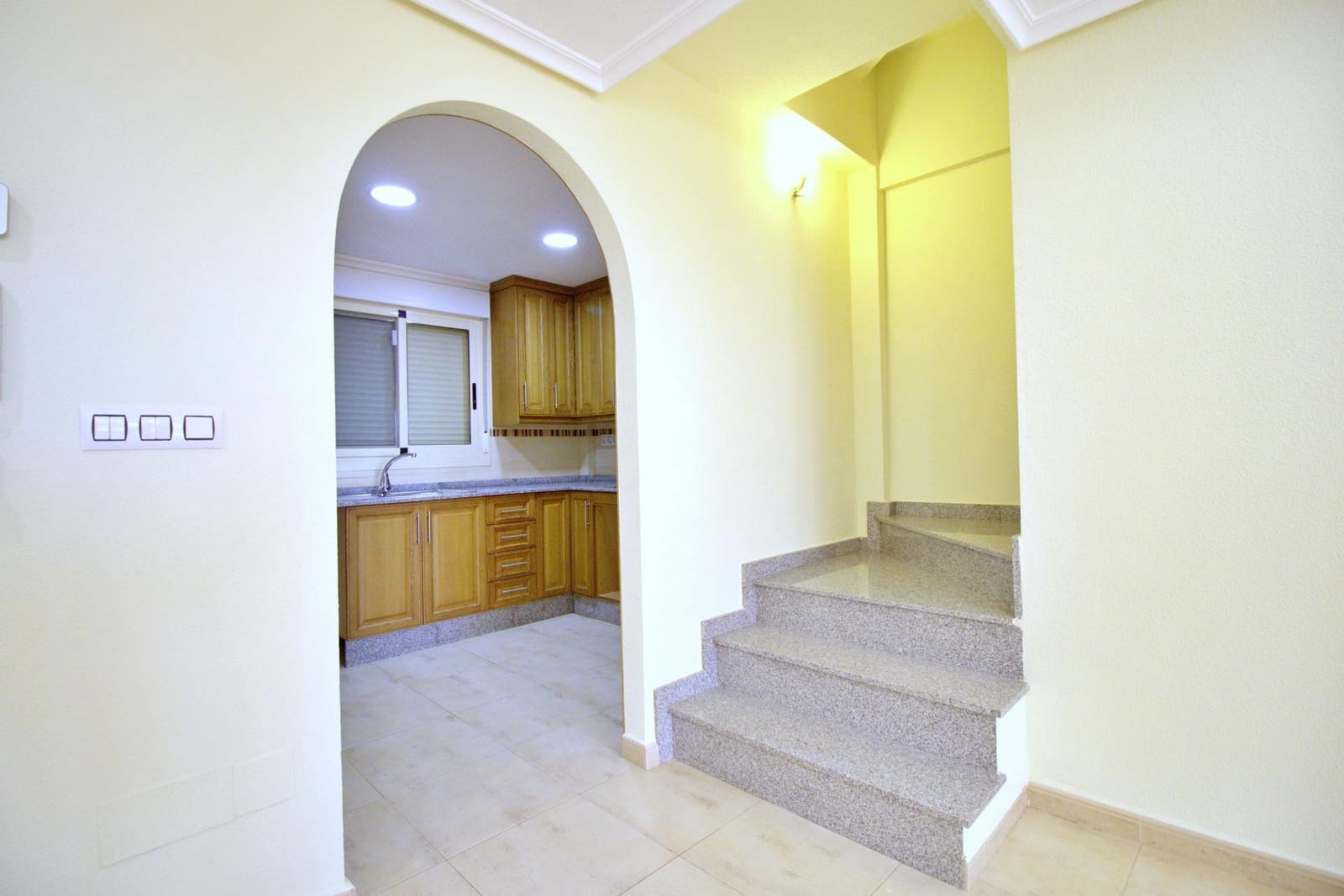 3 soveværelse Rækkehus til salg i Guardamar del Segura med swimmingpool garage - € 278.000 (Ref: 8623551)