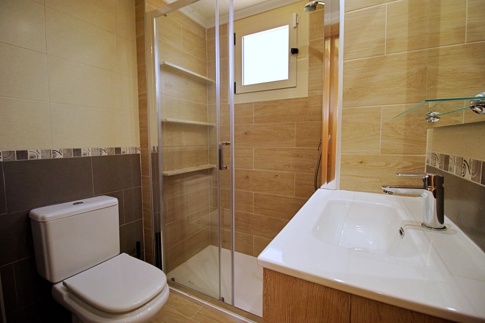 3 soveværelse Rækkehus til salg i Guardamar del Segura med swimmingpool garage - € 278.000 (Ref: 8623551)