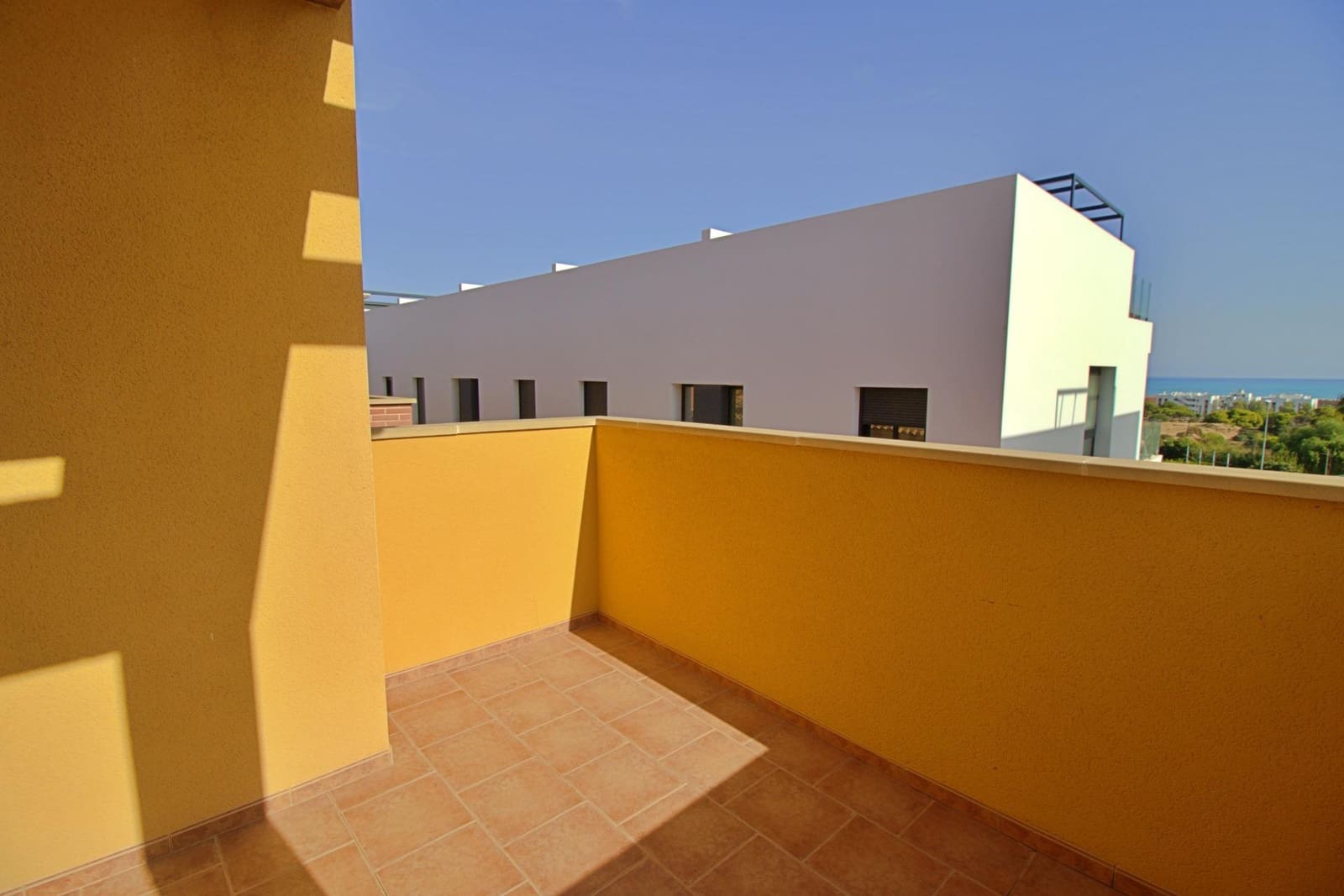 3 soveværelse Rækkehus til salg i Guardamar del Segura med swimmingpool garage - € 278.000 (Ref: 8623551)