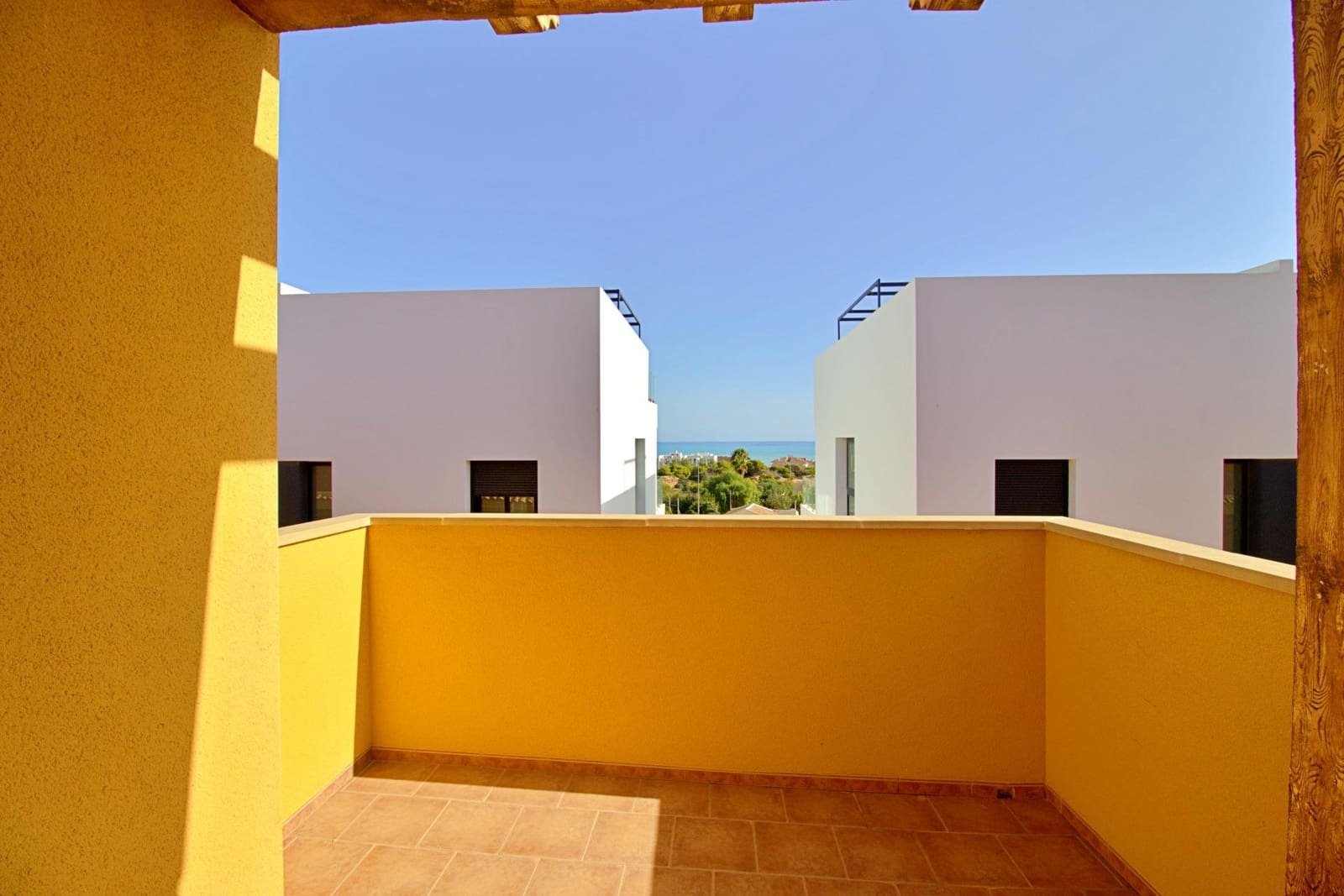 3 soveværelse Rækkehus til salg i Guardamar del Segura med swimmingpool garage - € 278.000 (Ref: 8623551)