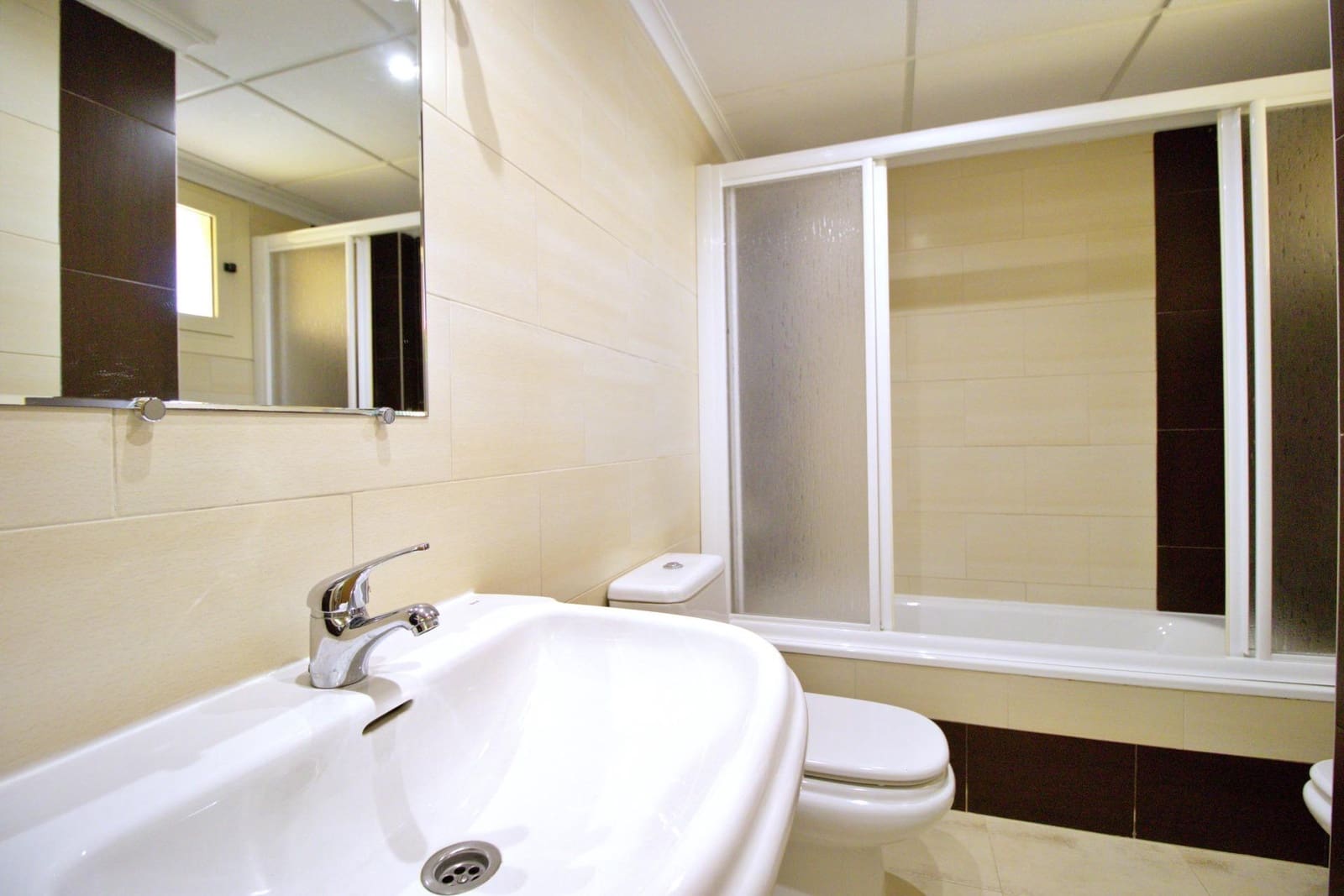 3 soveværelse Rækkehus til salg i Guardamar del Segura med swimmingpool garage - € 278.000 (Ref: 8623551)