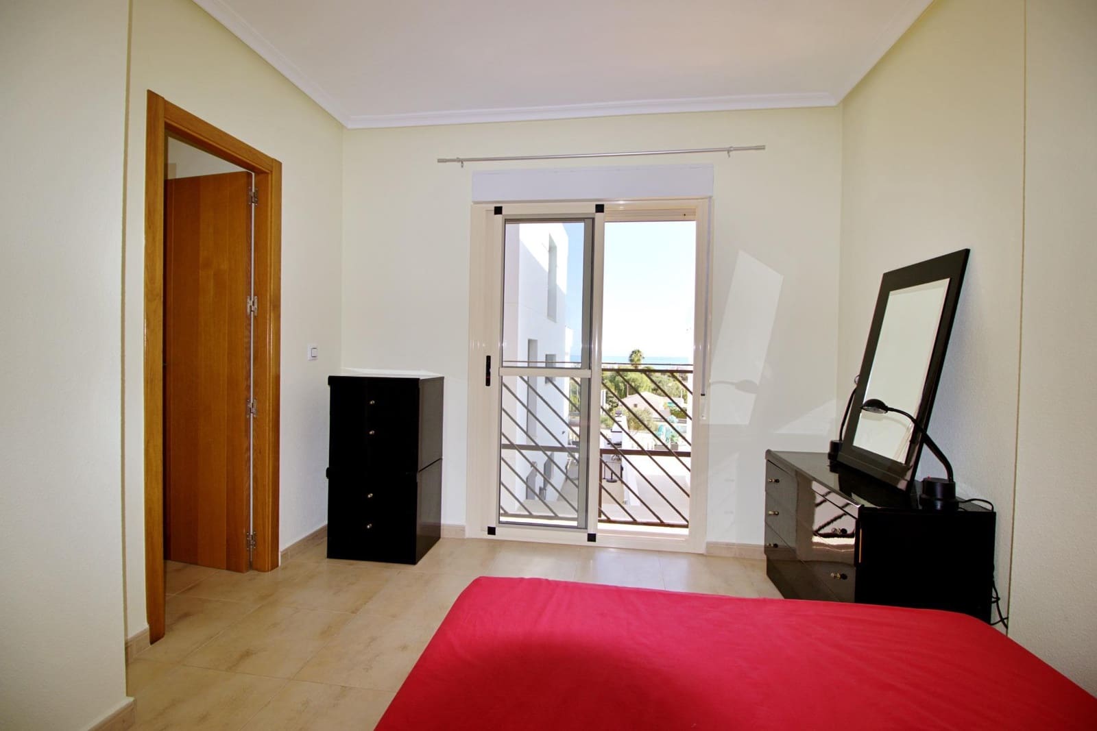 3 soveværelse Rækkehus til salg i Guardamar del Segura med swimmingpool garage - € 278.000 (Ref: 8623551)