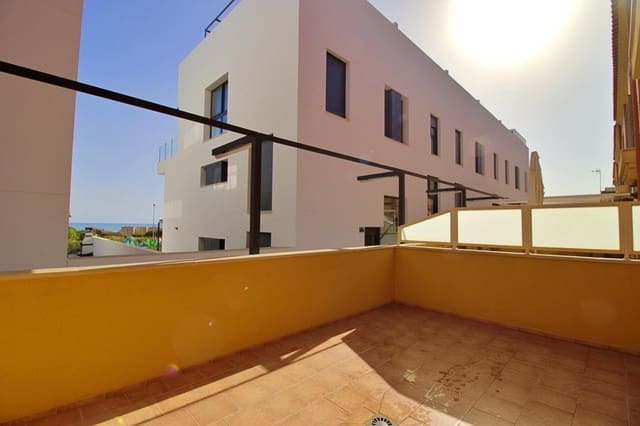 3 soveværelse Rækkehus til salg i Guardamar del Segura med swimmingpool garage - € 278.000 (Ref: 8623551)