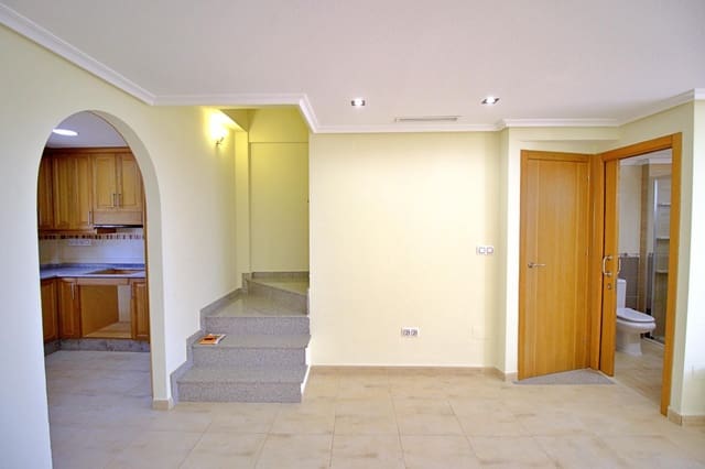 3 soveværelse Rækkehus til salg i Guardamar del Segura med swimmingpool garage - € 278.000 (Ref: 8623551)