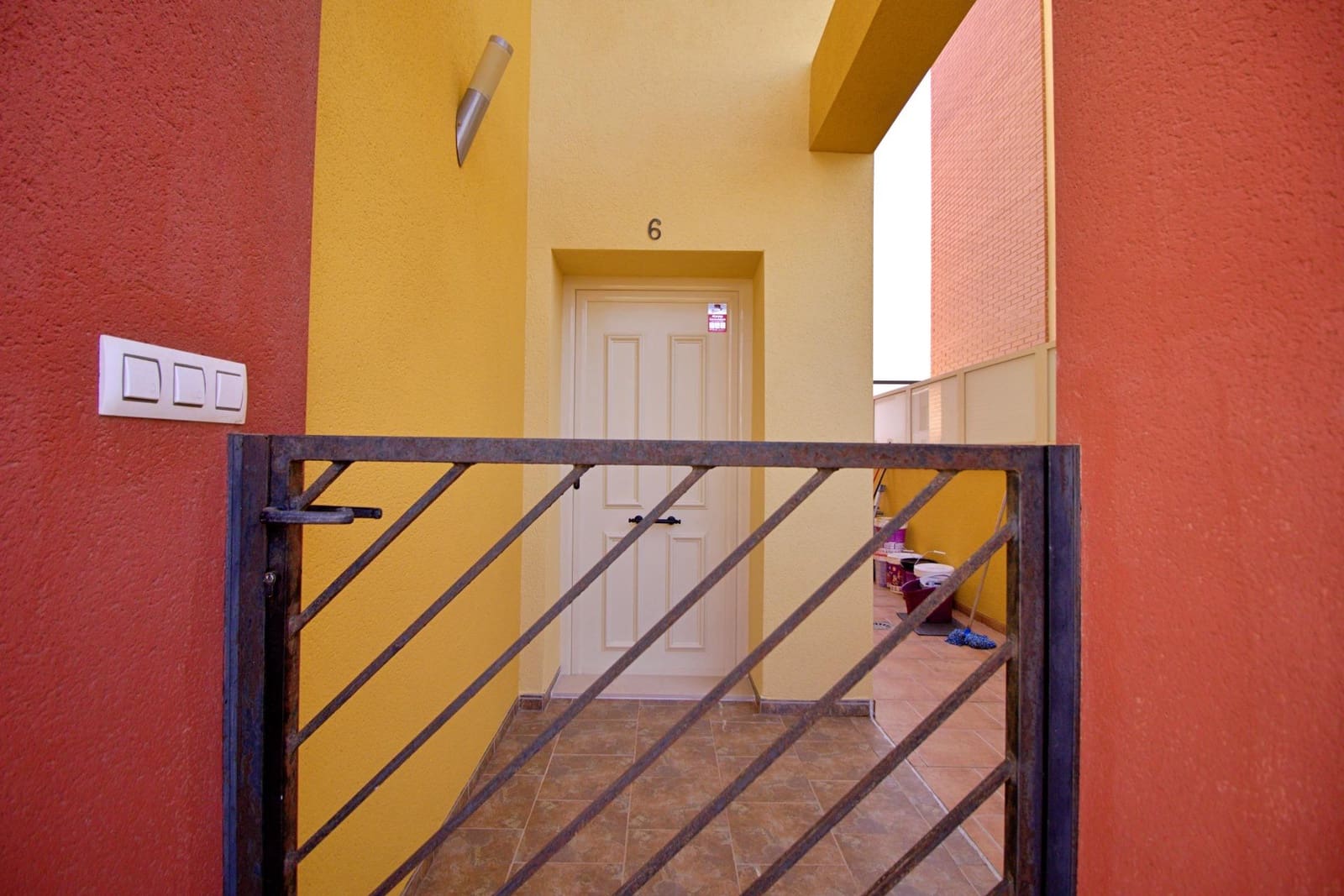 3 soveværelse Rækkehus til salg i Guardamar del Segura med swimmingpool garage - € 278.000 (Ref: 8623551)