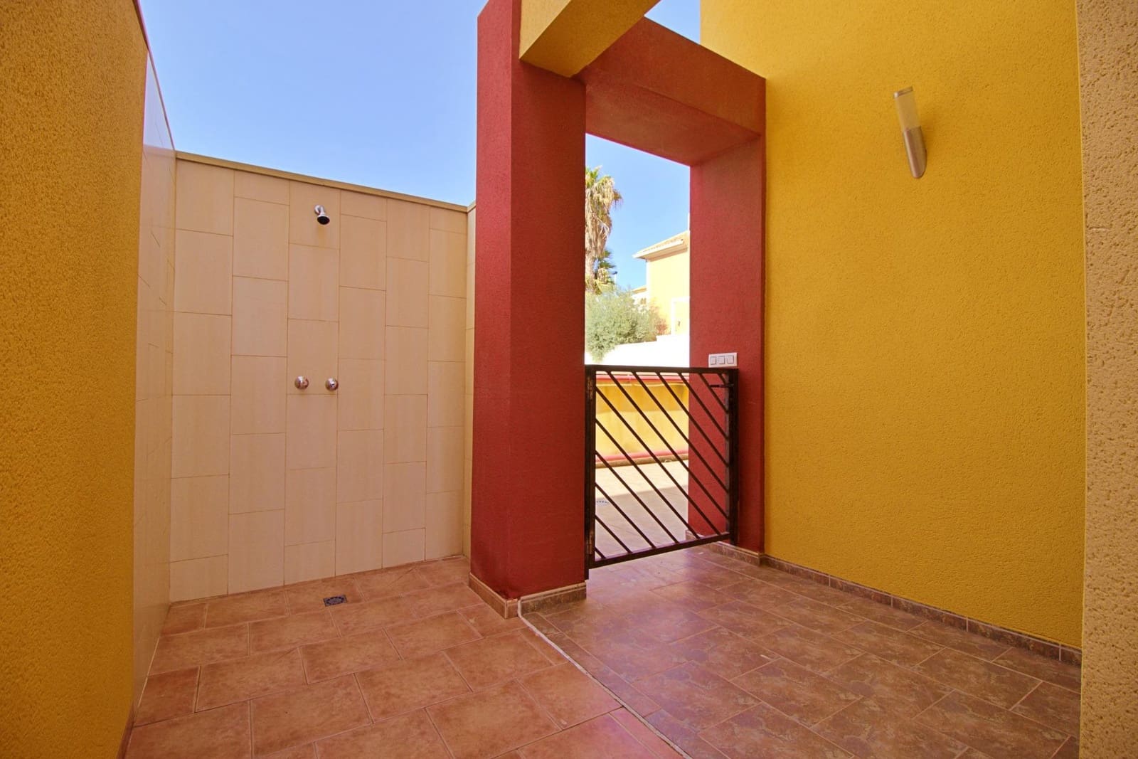 3 soveværelse Rækkehus til salg i Guardamar del Segura med swimmingpool garage - € 278.000 (Ref: 8623551)